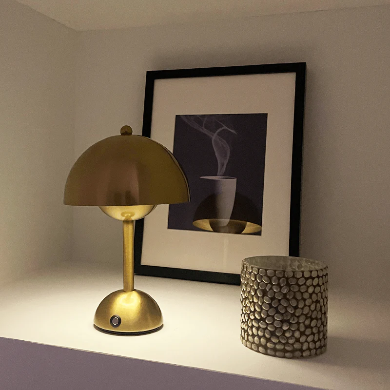 Metal Wireless LED Table Lamp | Virelo